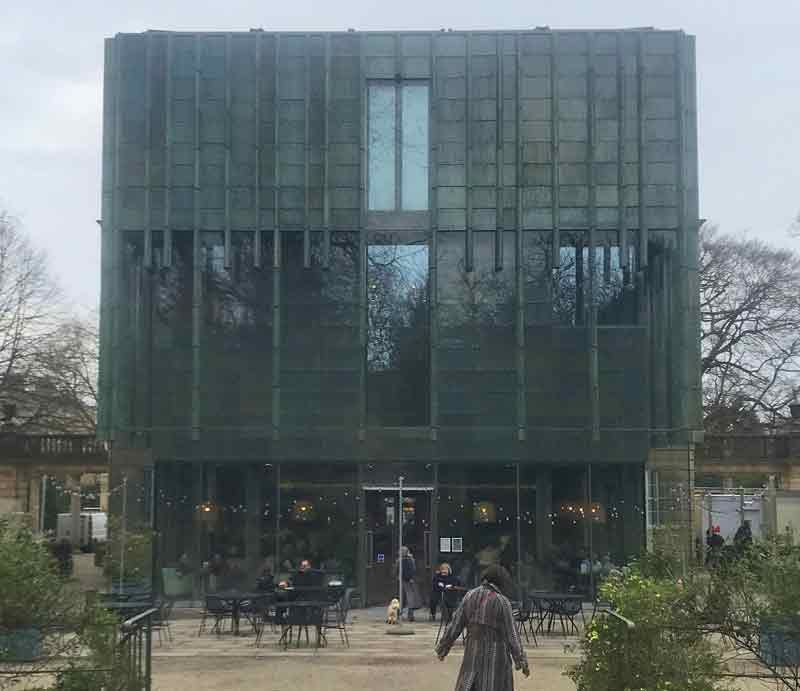 Holburne Museum extension Modern glass building.